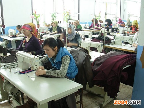 新疆服裝外貿(mào)走西口難走 “外衣”變“內(nèi)衣”