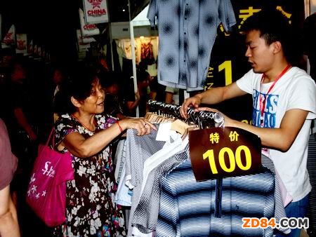 ���Ʒ��b�ɶ�ֱ�Nչ�������b���u��