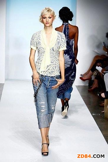 �ͻ�˹̹���³��ڳʶ�λ��(sh��)�Ĵ��˥��