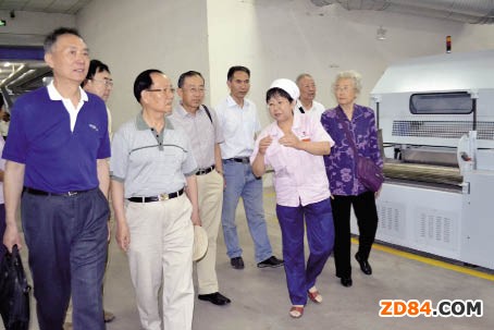 紡織離退休老干部參觀企業(yè)
