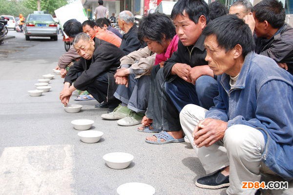 全球服裝制造業(yè)的兩極化趨勢