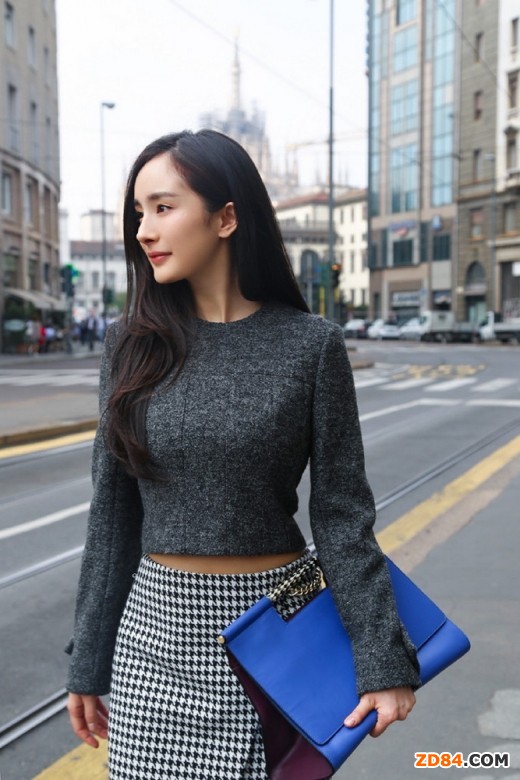 學(xué)習(xí)楊冪溫柔一面 秀玉腿 性感女人味