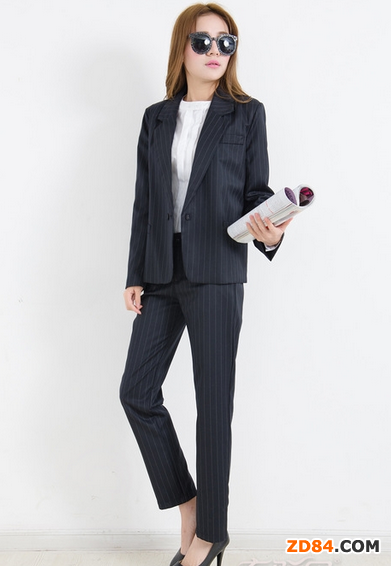 �k������ѝ���� վ�ڳ���ǰ��