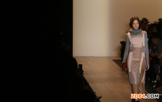 BCBGMAXAZRIAƷ�ƕr�b����2015�~�s�ﶬ�r�b��